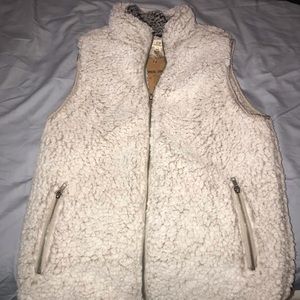 NWT Thread & Supply Sherpa Grey and White Vest